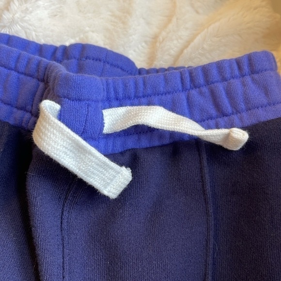 Roots kids size 4T capris with pockets in dark blue with purple waist band - Picture 4 of 7